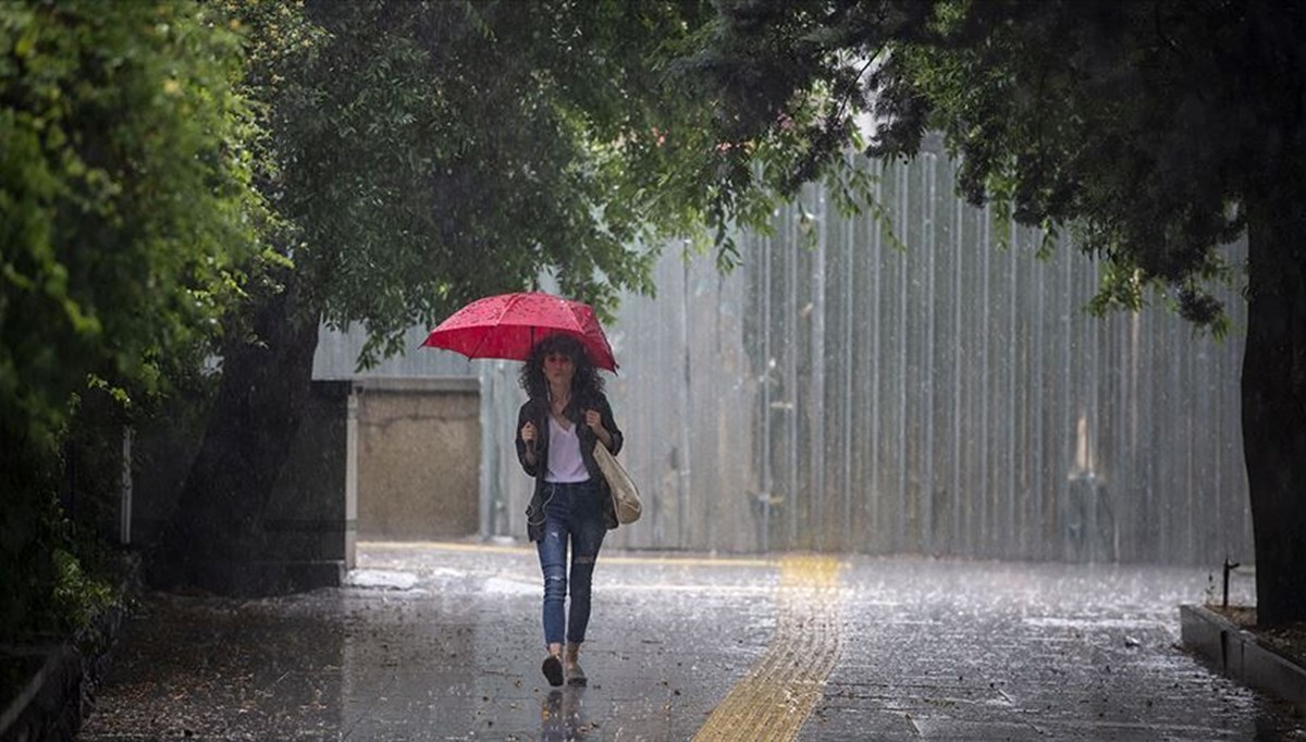 İstanbul'da soğuk ve yağışlı hava: Sıcaklıklar 2 ila 6 derece düşecek