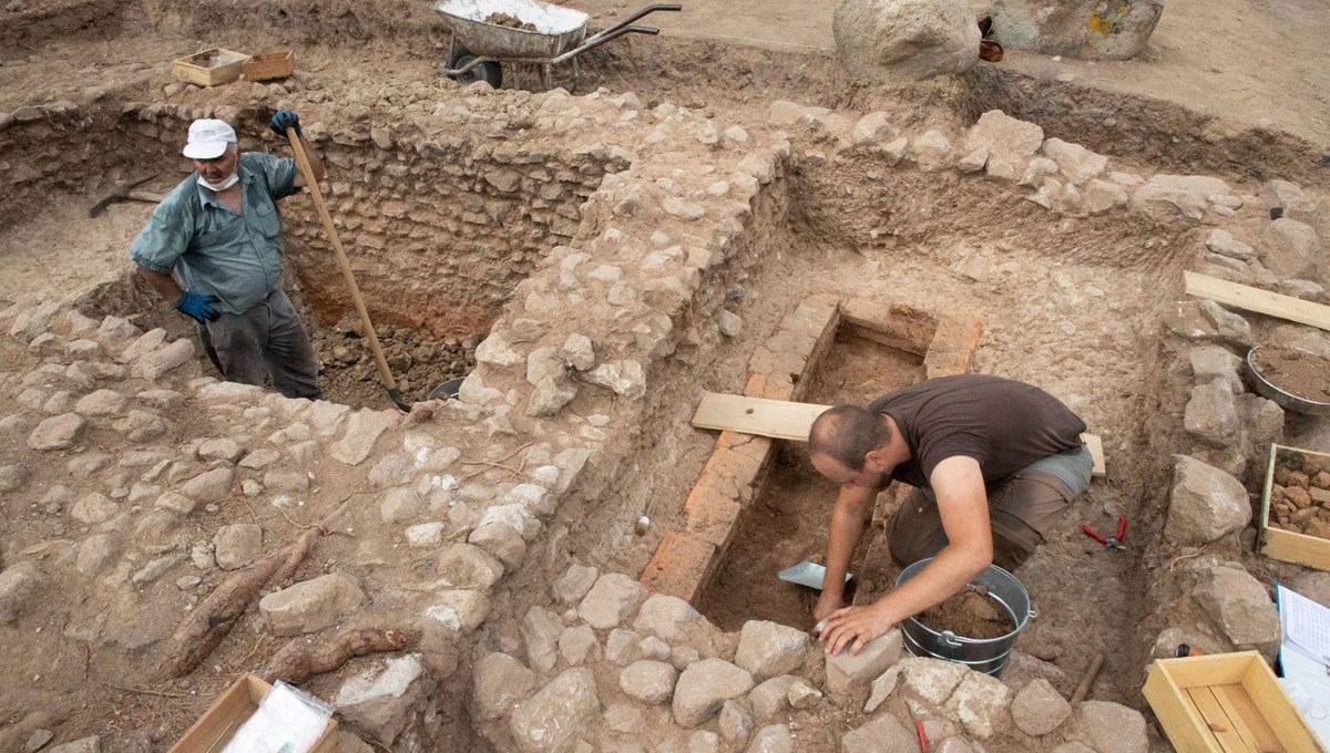 Antik Çağ'ın 'Kuş Kahini Markos'un mezarı Bergama'da bulundu