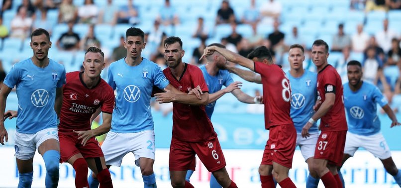 Sivassporlu taraftarlardan Malmö maçına yoğun ilgi